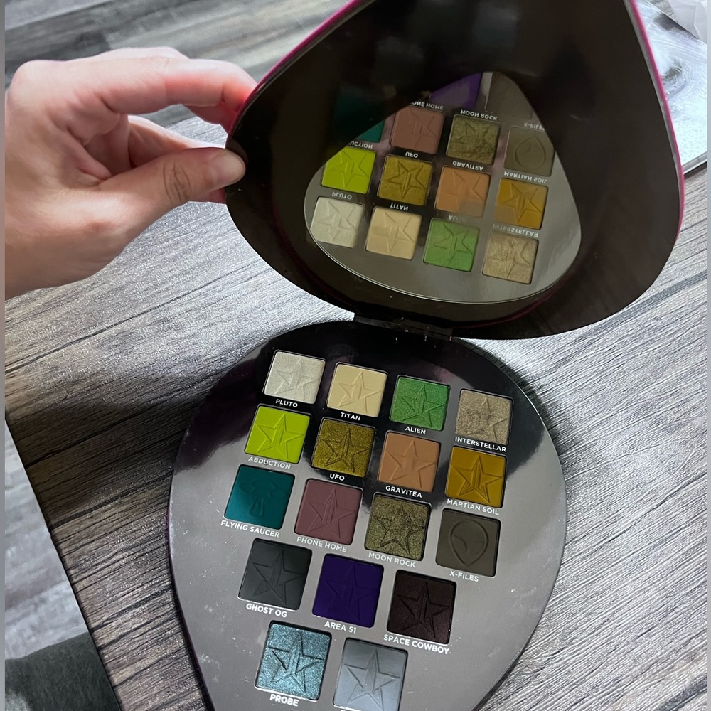 Jeffree star alien palette